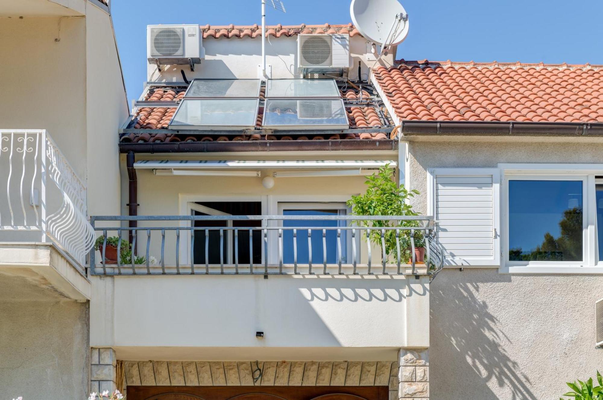 Beachfront Apartment Milan, With Balcony Split Exterior photo
