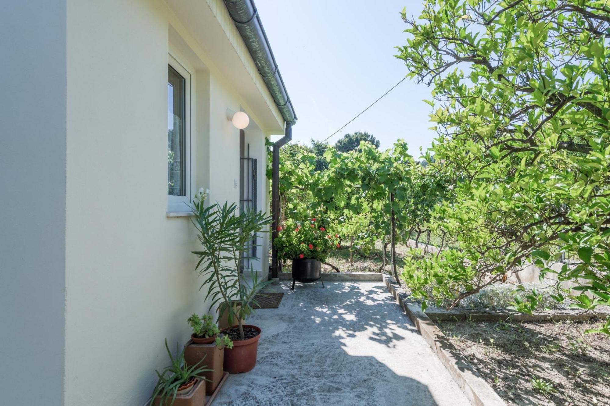 Beachfront Apartment Milan, With Balcony Split Exterior photo