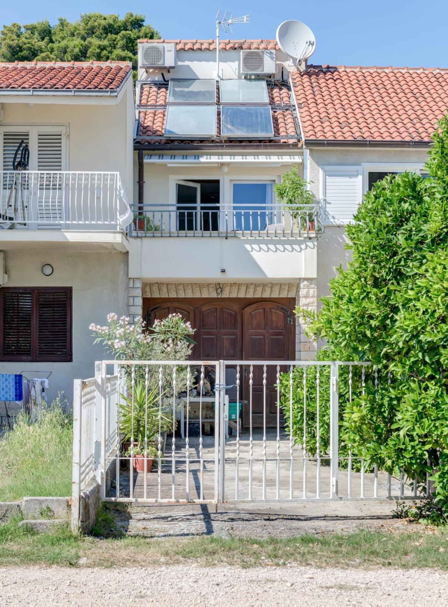Beachfront Apartment Milan, With Balcony Split Exterior photo